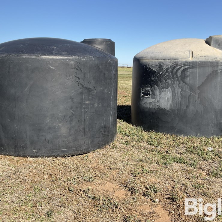 1550-Gallon Liquid Fertilizer Poly Tanks