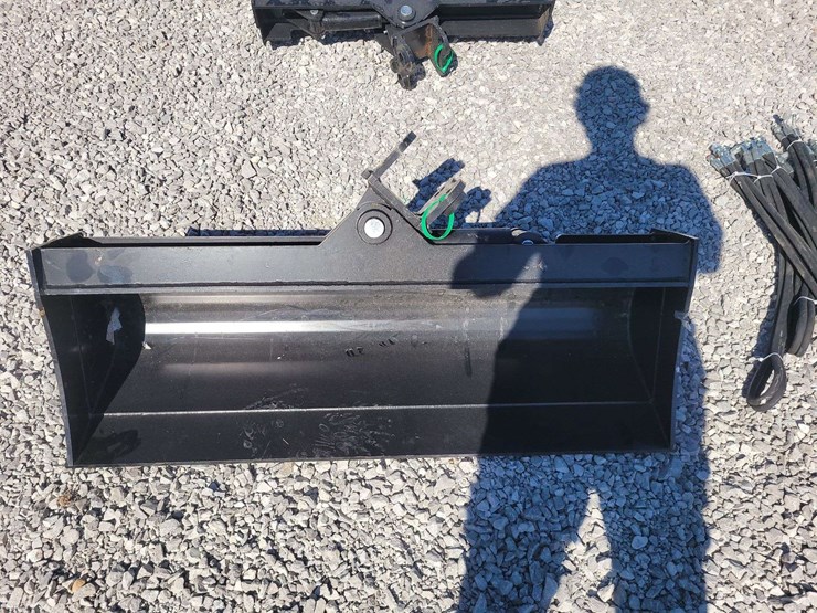 tilting-mini-excavator-bucket.-40"-wide.-image-3