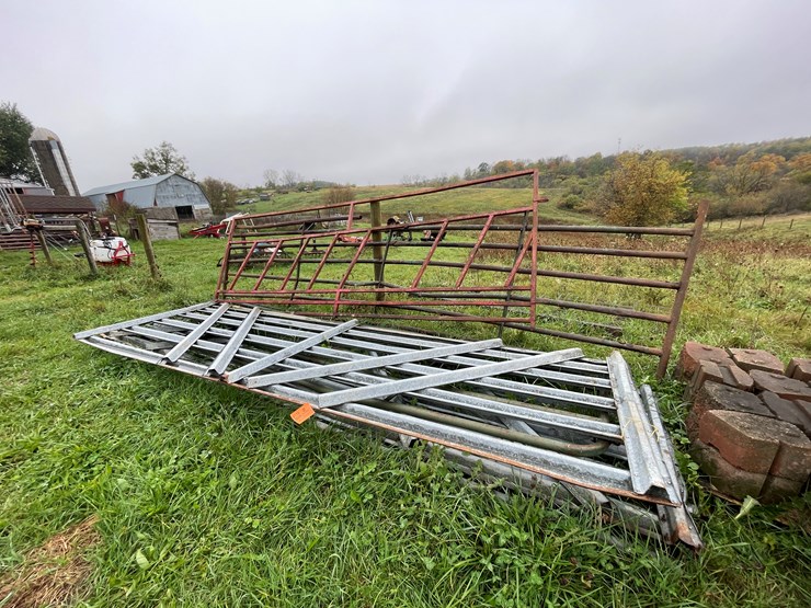 #8119-•-assortment-of-gates-image-1