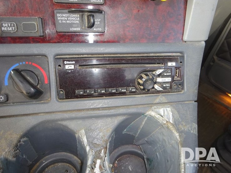 2018-freightliner-coronado-day-cab-glider-truck-(pz13996,-unit-773)-image-93