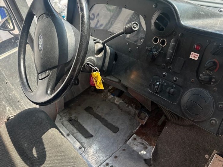 2012-ford-f59-image-30