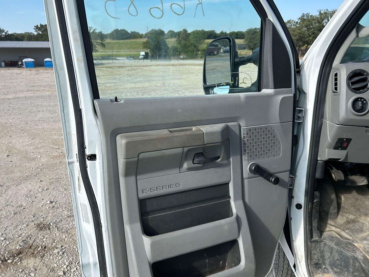 2015-ford-e350-image-10