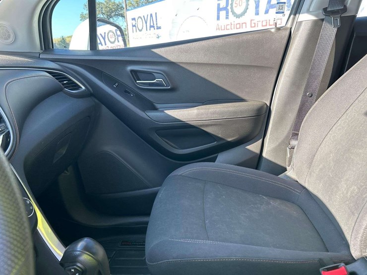 2017-chevrolet-trax-ls-suv-image-17