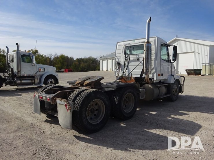 2007-volvo-vnl-day-cab-truck-(pz13987,-unit-110)-image-24