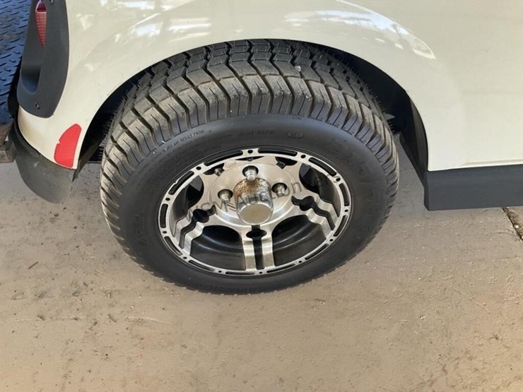 2013-ez-go-freedom-rxv-golf-cart-image-8