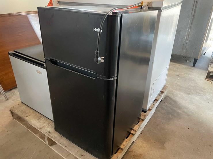 #6621-•-mini-fridge-image-1