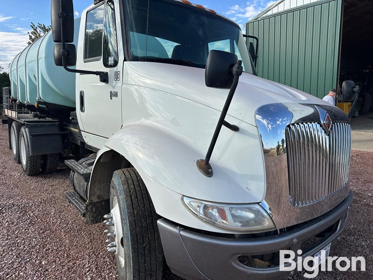 2005-international-8600-image-10