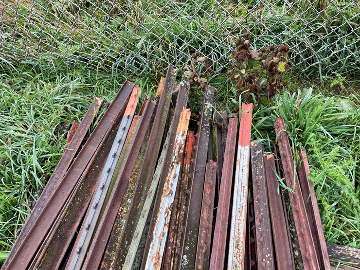 #9607-•-pile-of-t-posts-image-7