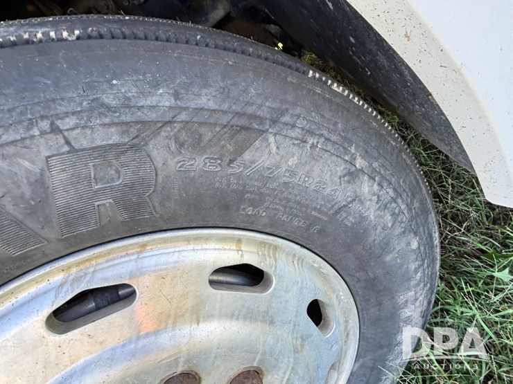 1993-freightliner-fld120-image-23