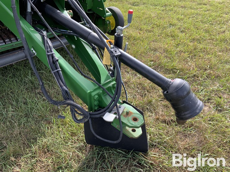 2021-john-deere-560m-image-10