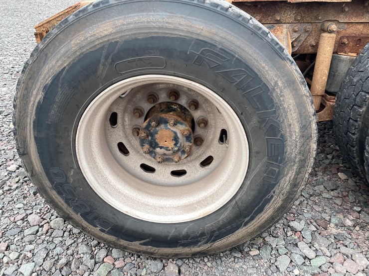 #1000-•-2005-mack-semi-tractor-(has-mi-title)-image-61