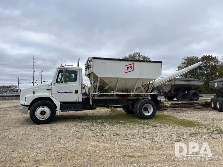 1995-freightliner-fl70-image-14