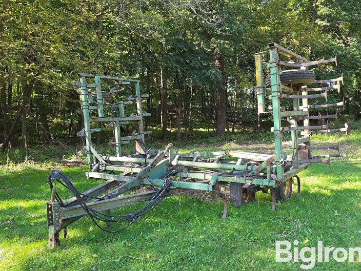 john-deere-1010-image-1