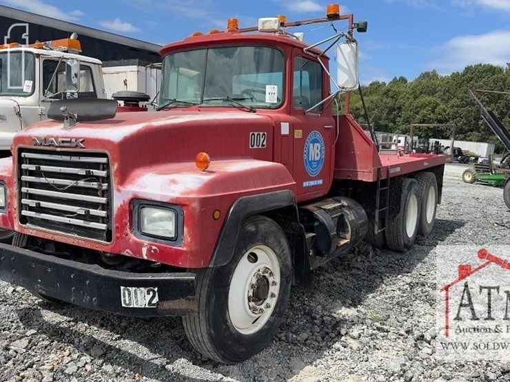 2000-mack-rd690s-image-1