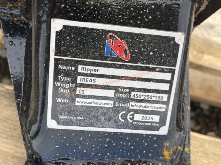 ir-mini-excavator-ripper-image-7