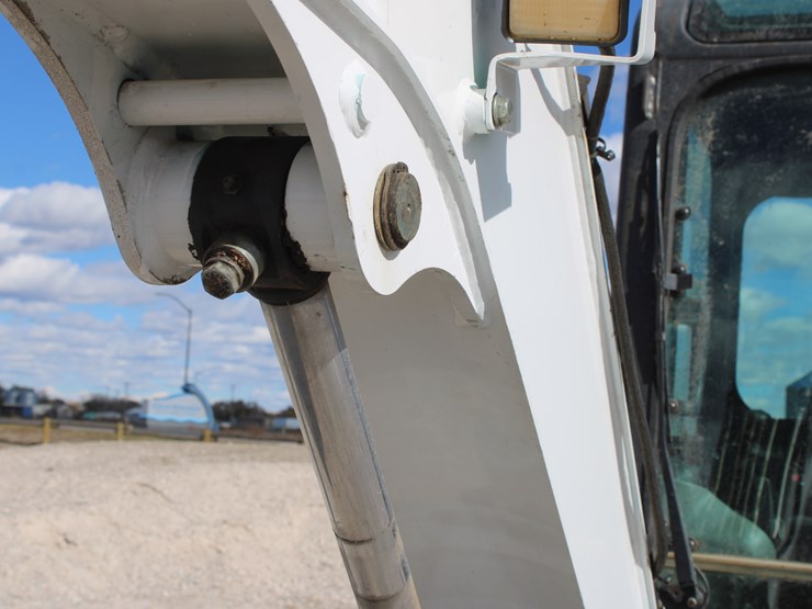 2016-bobcat-e32i-image-21