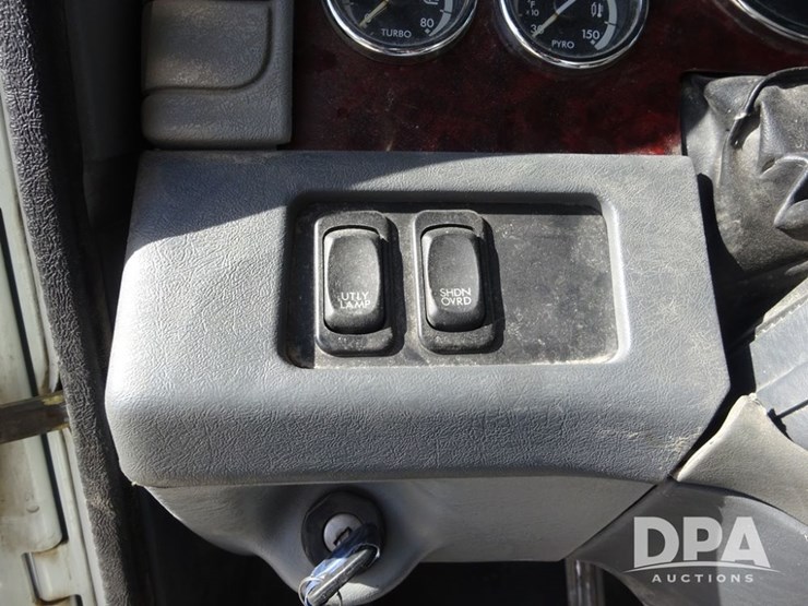 2017-freightliner-coronado-day-cab-glider-truck-(pz13993,-unit-725)-image-106