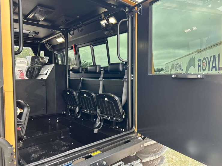 2023-fat-truck-2.8c-amphibious-awd-off-road-utility-vehicle-image-16