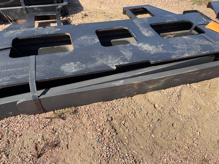 #4134-•-universal-pallet-fork-attachment-image-3