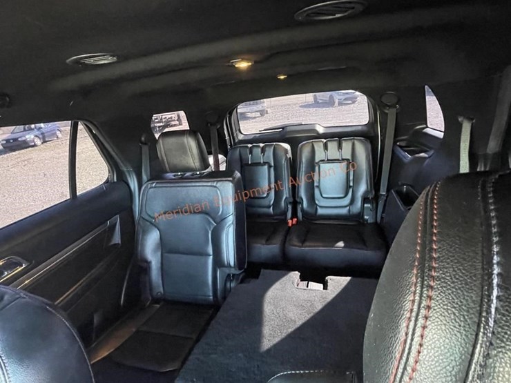 2016-ford-explorer-image-15