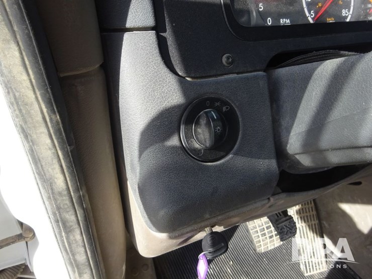 2018-freightliner-cascadia-day-cab-truck-(pz13986,-unit-405)-image-87