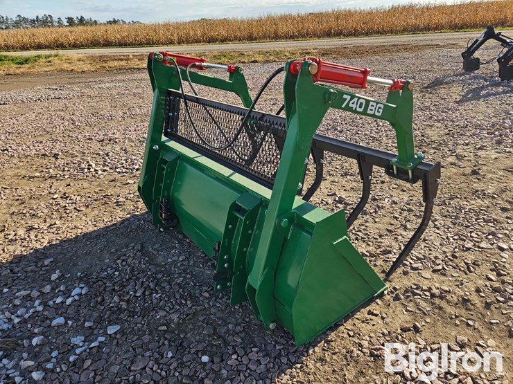 2025-john-deere-740-image-3