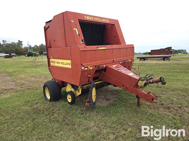 new-holland-660-image-3