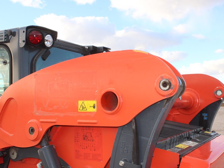 2023-kubota-ssv75-image-33