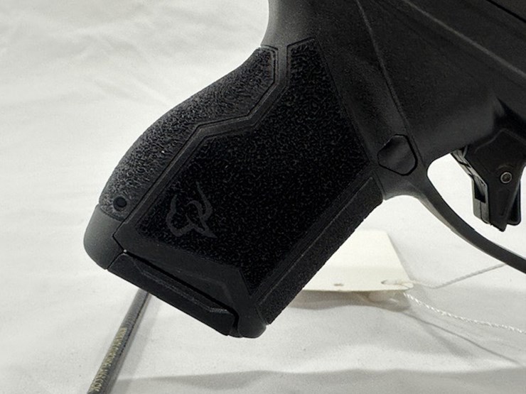 #2025-00065-•-taurus-gx4-pistol-image-26