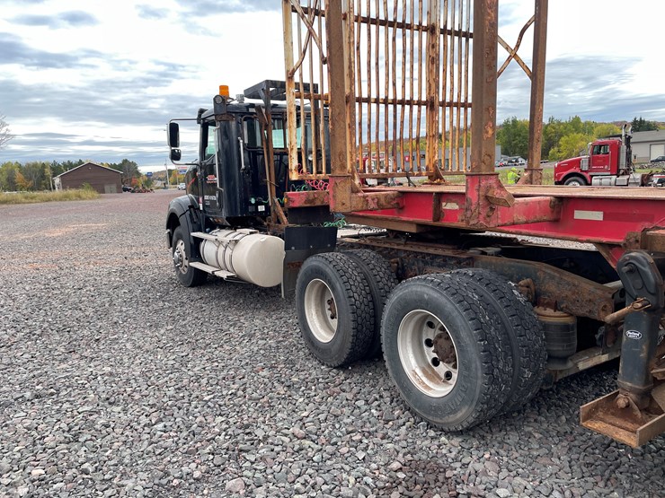 #1002-•-2021-international-semi-tractor-(has-mi-title)-image-4