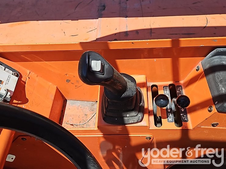 2018-sky-trak-6042-image-23