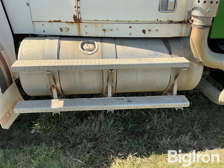 1979-john-deere-685-image-17