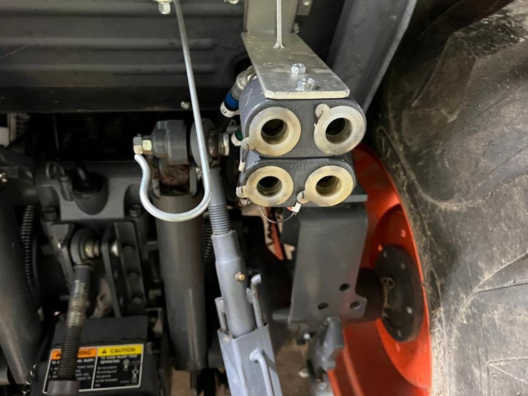 2015-kubota-l4060-image-16