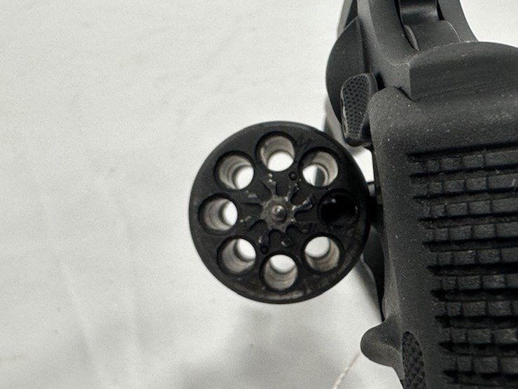 #2025-00067-•-taurus-942m-revolver-image-31