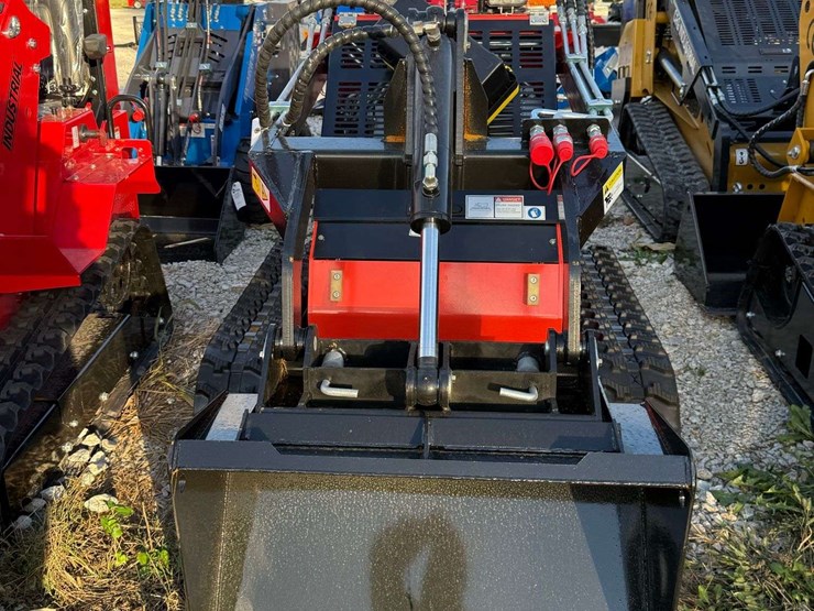 agt-industrial-lrt23-mini-track-loader-image-3