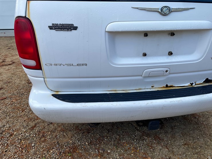 1999-chrysler-town-&-country-image-33
