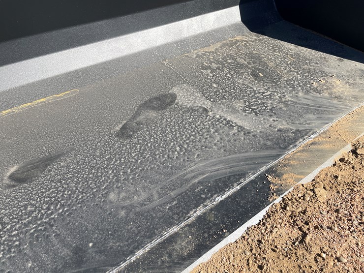 #4105-•-66"-bucket-attachment-image-3