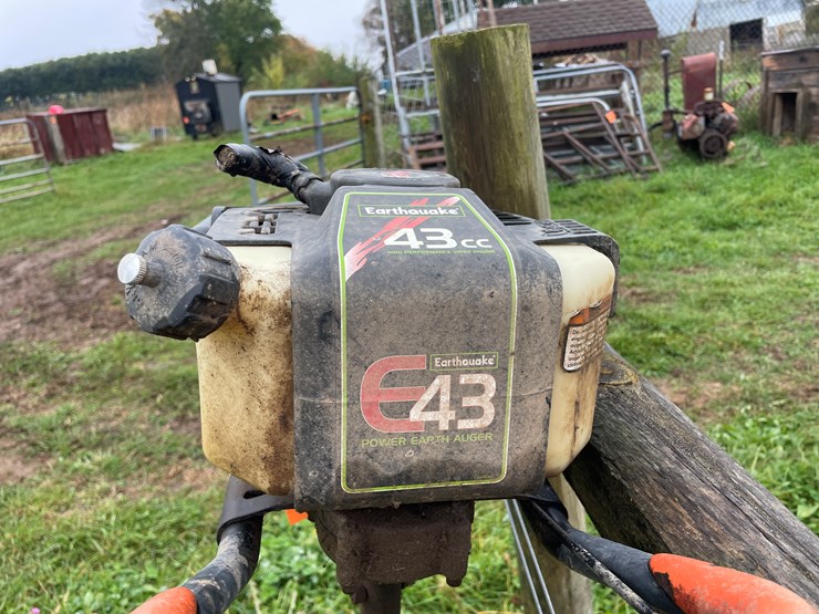 #8120-•-earthquake-e43-power-earth-auger-image-10