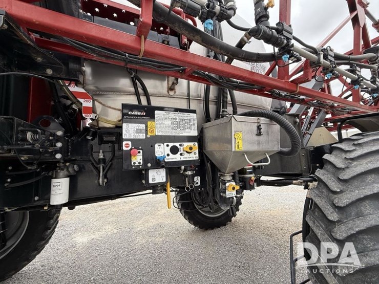 2020-case-ih-trident-5550-image-23