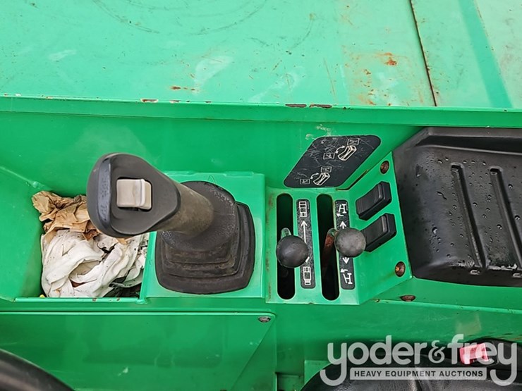 2016-sky-trak-10042-image-26