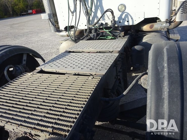 2018-freightliner-coronado-day-cab-glider-truck-(pz13996,-unit-773)-image-65