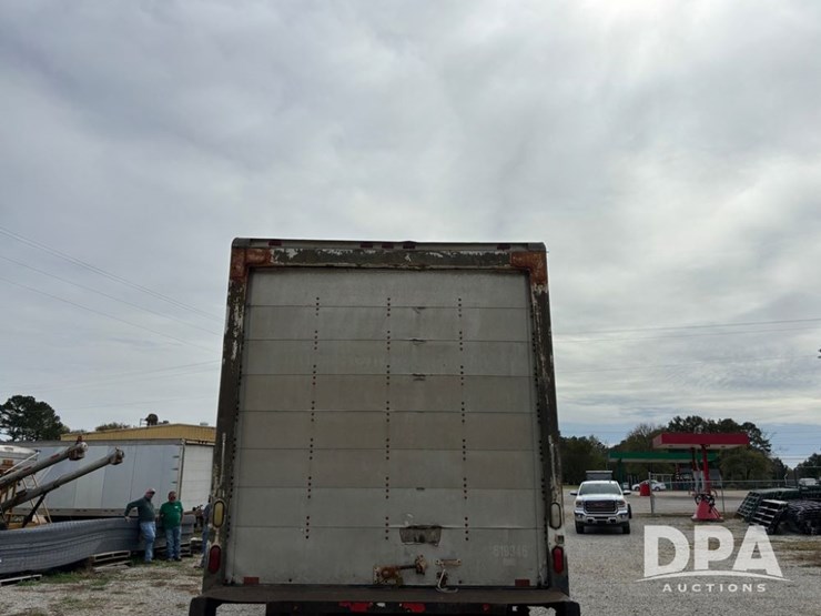 2000-freightliner-fl70-image-7