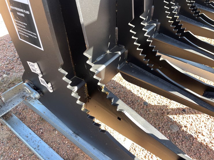 #4101-•-78"-heavy-brush-grapple-bucket-attachment-image-3