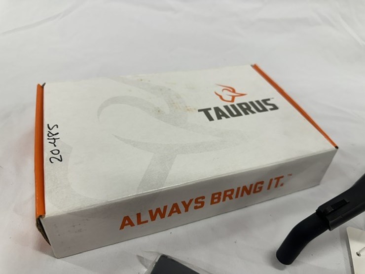 #2025-00067-•-taurus-942m-revolver-image-3