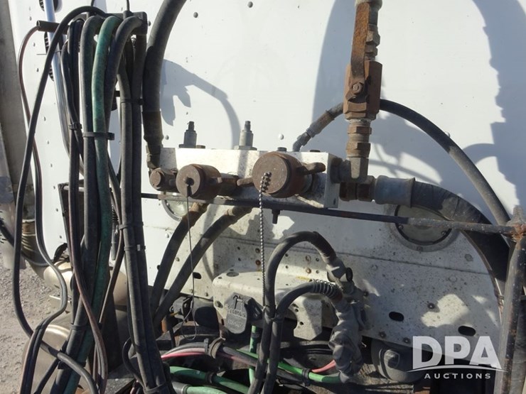 2016-freightliner-coronado-day-cab-glider-truck-(pz13983,-unit-716)-image-71