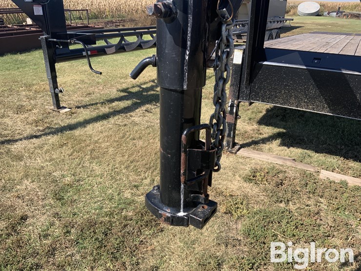 2013-titan-trailer-image-9