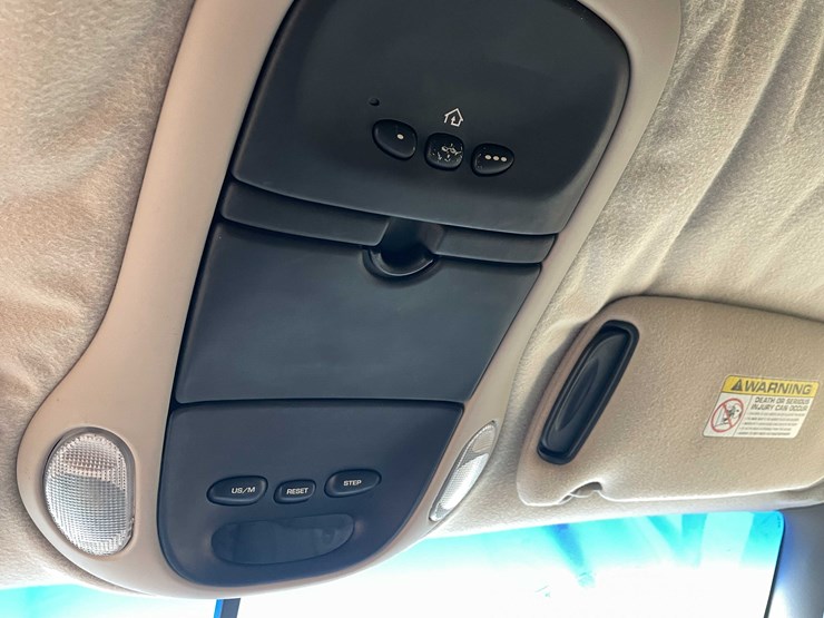 1999-chrysler-town-&-country-image-143