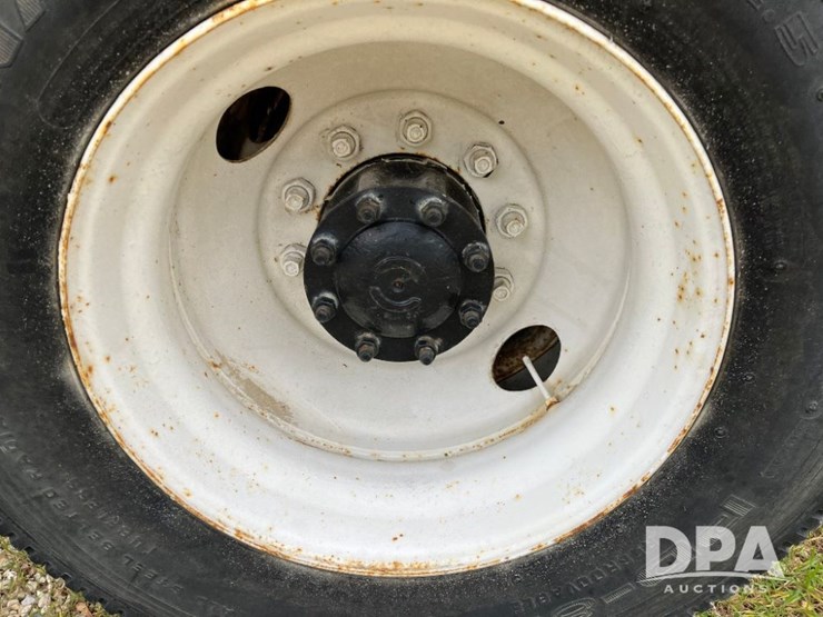 1995-freightliner-fl70-image-40