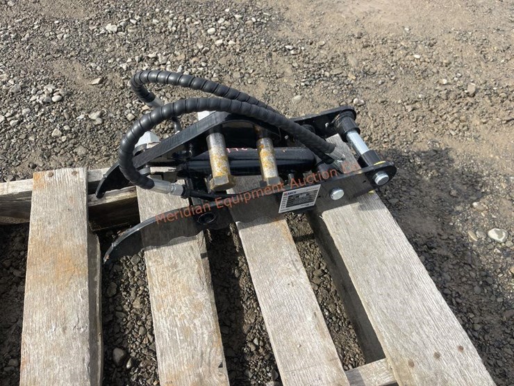 ir-mini-excavator-hydraulic-thumb-image-7