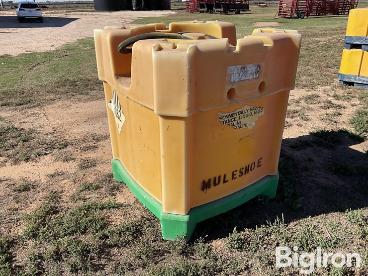 monsanto-250-gallon-liquid-fertilizer-poly-shuttle-image-7